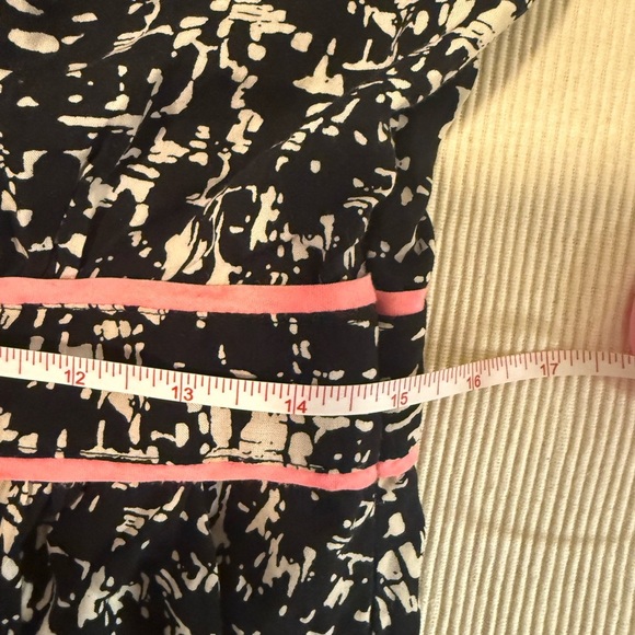 Willow & Clay Black White Abstract Wrap Dress Pink Trim Size Large Made in USA - Picture 6 of 10